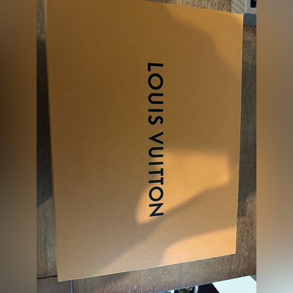 NEW Authentic Louis Vuitton V Tote BB Noir - Picture 11 of 11